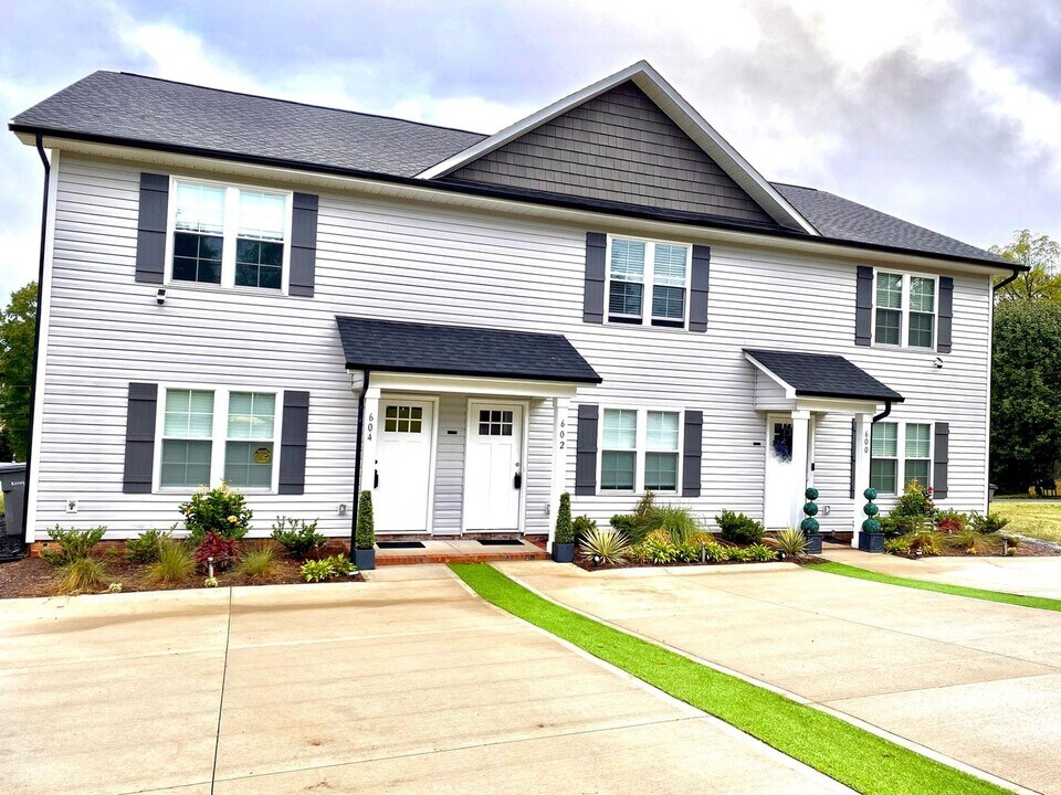 604 W 8th St in Kannapolis, NC - Building Photo