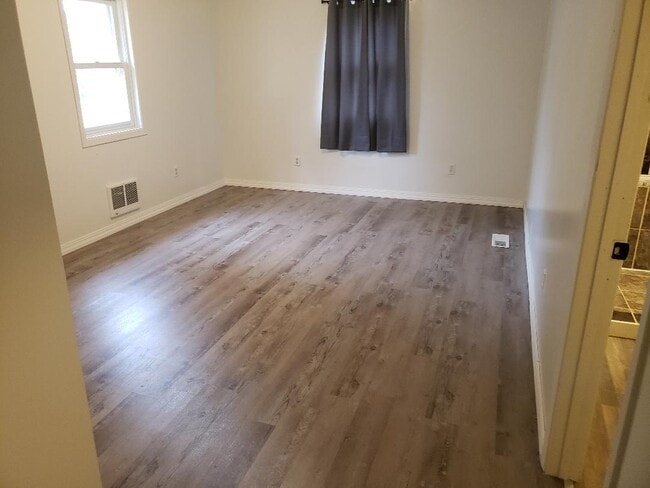 122 Kendall Ave N in Thief River Falls, MN - Building Photo - Building Photo