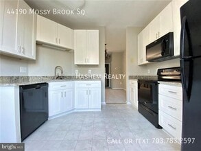 44190 Mossy Brook Square in Ashburn, VA - Building Photo - Building Photo
