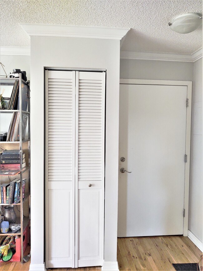 821 Douglas Ave in Minneapolis, MN - Foto de edificio - Building Photo