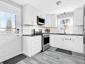 32 Hamlin Ave in Warwick, RI - Foto de edificio - Building Photo