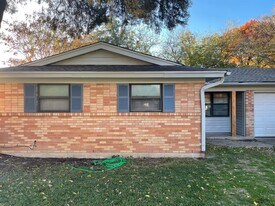 12035 Sunland St in Dallas, TX - Building Photo