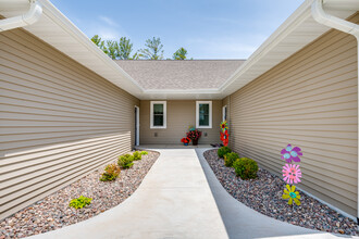 Zimmer Dr Townhomes in Manitowoc, WI - Foto de edificio - Interior Photo