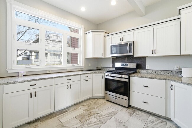 68-70 Russell St in Manchester, NH - Building Photo - Building Photo