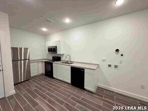 648 Monticello Ct in San Antonio, TX - Building Photo - Building Photo