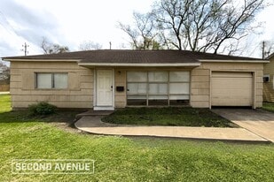 1006 Valerie Ave in Pasadena, TX - Building Photo