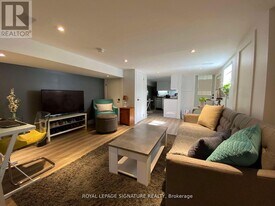 17 Claremont St in Toronto, ON - Building Photo