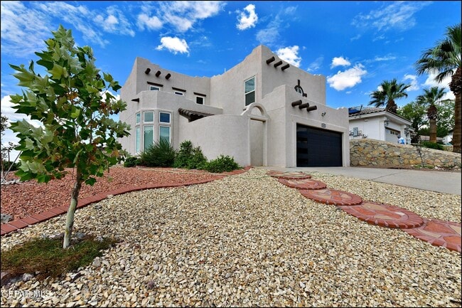 1401 Maple Ridge Way in El Paso, TX - Building Photo - Building Photo