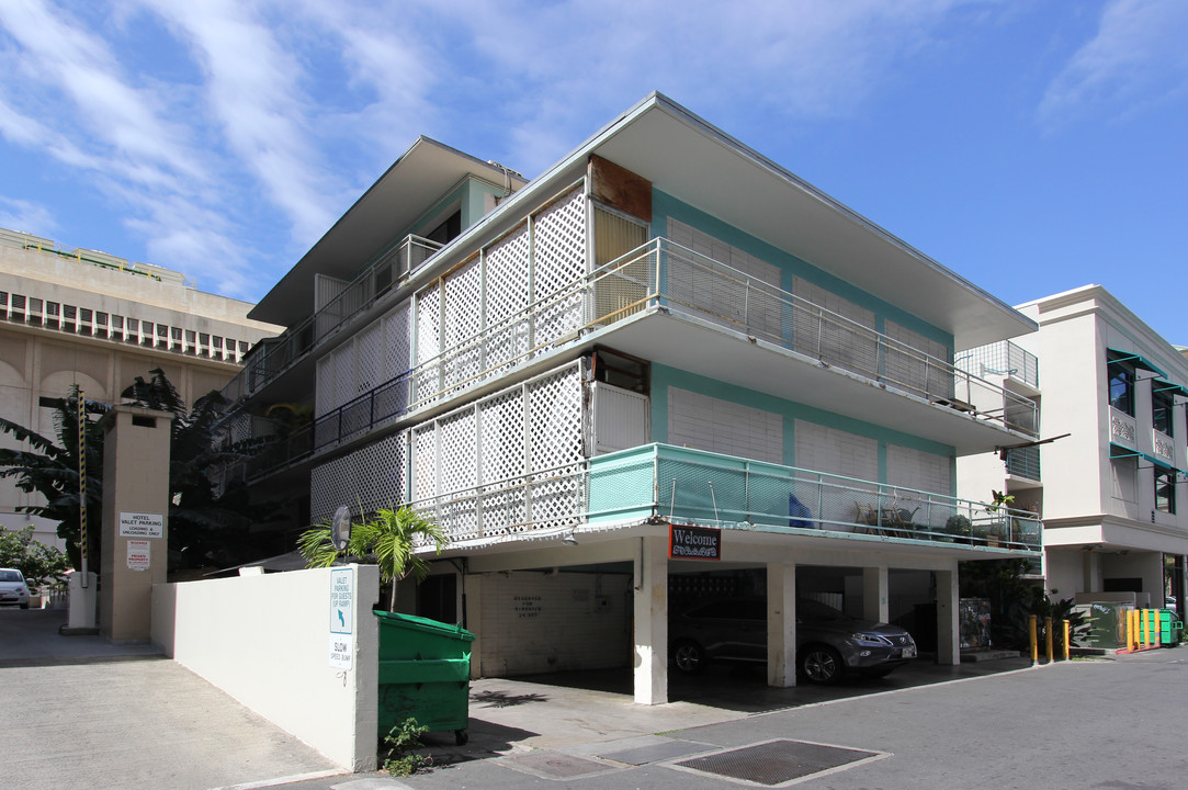 Waikolu Way Apartments in Honolulu, HI - Building Photo