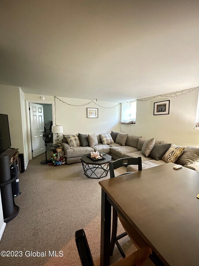 82 Circular St-Unit -B3 in Saratoga Springs, NY - Building Photo - Building Photo