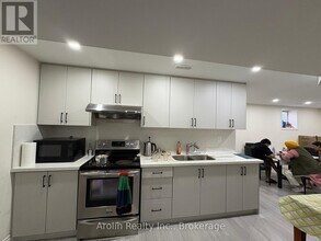 18 Gastonia Rd in Brampton, ON - Building Photo - Building Photo