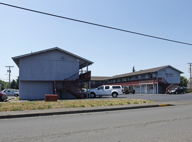 Colonial Terrace in Springfield, OR - Building Photo - Building Photo