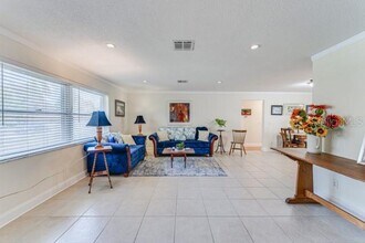 13940 Joyce Dr in Largo, FL - Building Photo - Building Photo