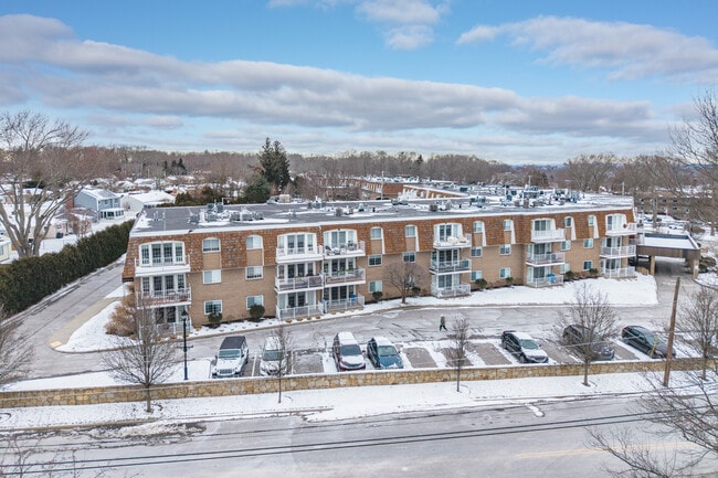 Chateau Belvedere in Cranston, RI - Building Photo - Building Photo