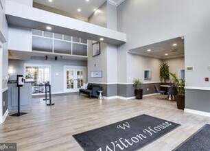 2726 Gallows Rd, Unit 110 in Vienna, VA - Foto de edificio - Building Photo