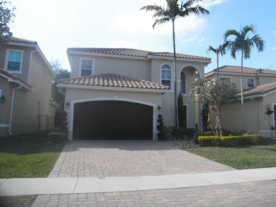 249 Atwell Dr in West Palm Beach, FL - Building Photo