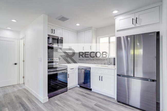 3663 Budd St in San Diego, CA - Foto de edificio - Building Photo