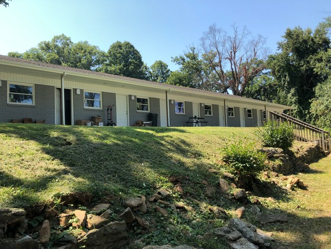 35 Suyeta Park Dr in Waynesville, NC - Building Photo - Building Photo