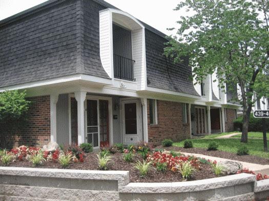 Parkwood Place Apartments in Hazelwood, MO - Building Photo