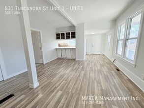 831 Tuscarora St in Windsor, ON - Building Photo - Building Photo