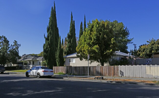 525-539 Avalani Ave in San Jose, CA - Foto de edificio - Building Photo