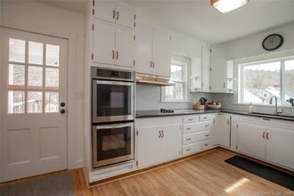 428 Salmon Kill Rd in Salisbury, CT - Building Photo - Building Photo