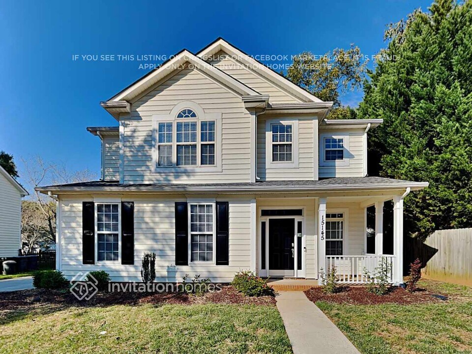 15145 Leslie Brooke Rd in Huntersville, NC - Building Photo