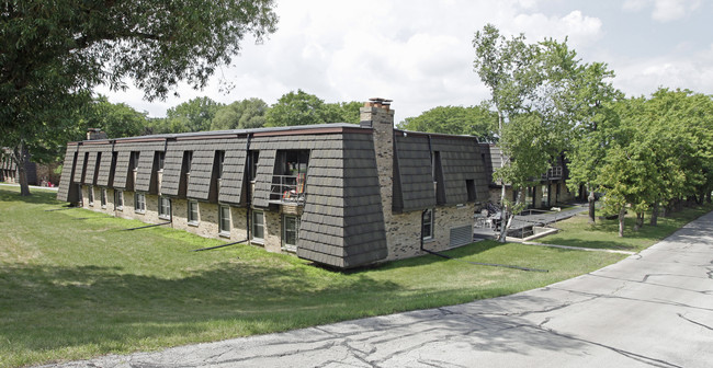 Crow's Nest Apartments in De Pere, WI - Building Photo - Building Photo