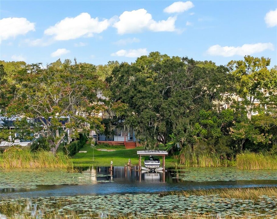 3278 Downs Cove Rd in Windermere, FL - Foto de edificio