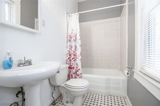 6911 Franklin Blvd in Cleveland, OH - Building Photo - Building Photo