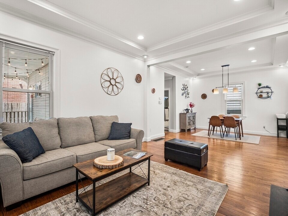 4 George St, Unit 1 in Somerville, MA - Foto de edificio