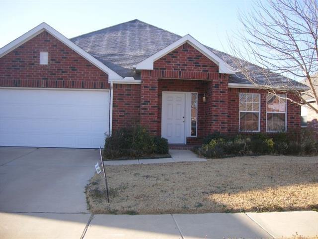 1960 Stonehill Dr in Justin, TX - Building Photo