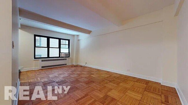 141 E 56th St in New York, NY - Building Photo - Building Photo