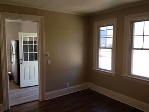 43 Nicholson St, Unit 43.5 Rear Apartment in Rochester, NY - Foto de edificio - Building Photo