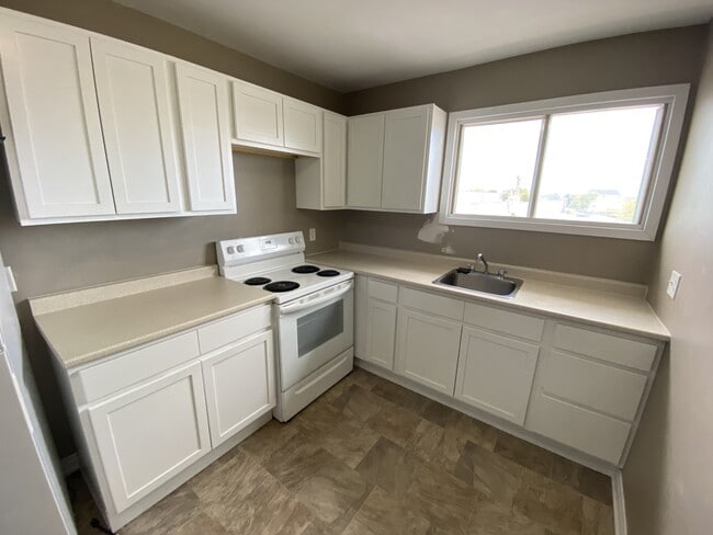 34 Verdun St in Moncton, NB - Building Photo - Building Photo