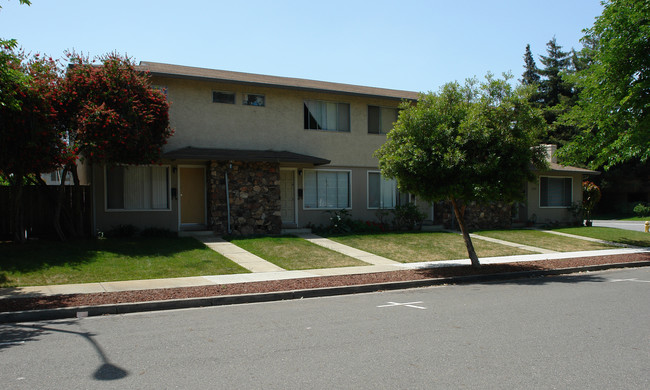 19480 Richwood Ct in Cupertino, CA - Building Photo - Building Photo