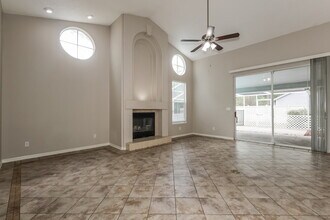 3322 Silverpond Dr in Plant City, FL - Foto de edificio - Building Photo