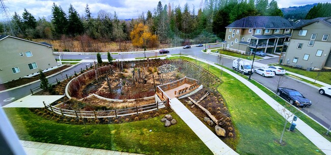 16065 NW Frog Ln in Portland, OR - Foto de edificio - Building Photo