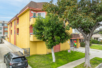 1000 Orange Grove Ave in Glendale, CA - Building Photo - Building Photo