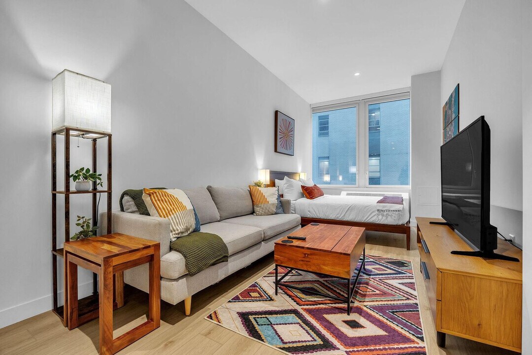 980 6th Ave in New York, NY - Building Photo