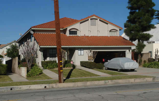 219 W Puente St in Covina, CA - Foto de edificio - Building Photo