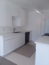 1856 10th St, Unit D in Santa Monica, CA - Building Photo - Building Photo