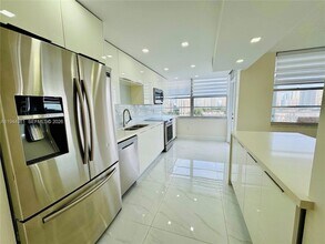 18041 Biscayne Blvd, Unit 1605 in Aventura, FL - Foto de edificio - Building Photo
