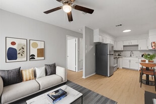 Cedarwood Apartments in Hattiesburg, MS - Building Photo