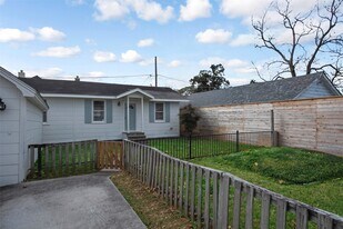 128 E 23rd St in Houston, TX - Building Photo