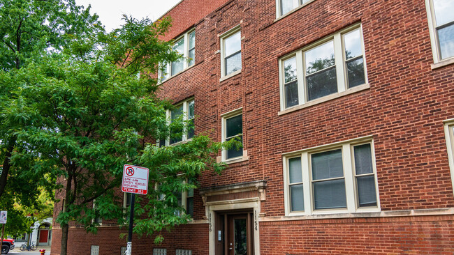 1150 W Barry Ave-Unit -3 in Chicago, IL - Building Photo - Building Photo