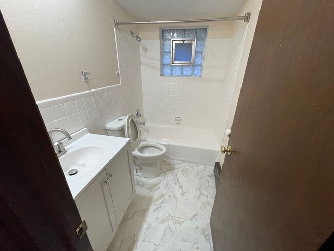 1912 W State St in Calumet City, IL - Building Photo - Building Photo