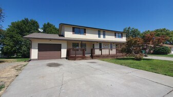 3708-3710 W 17th Pl in Kennewick, WA - Building Photo