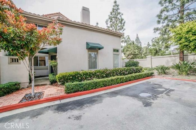 property at 16 Orlando Ct