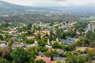 10272 Overhill Dr in Santa Ana, CA - Building Photo - Building Photo